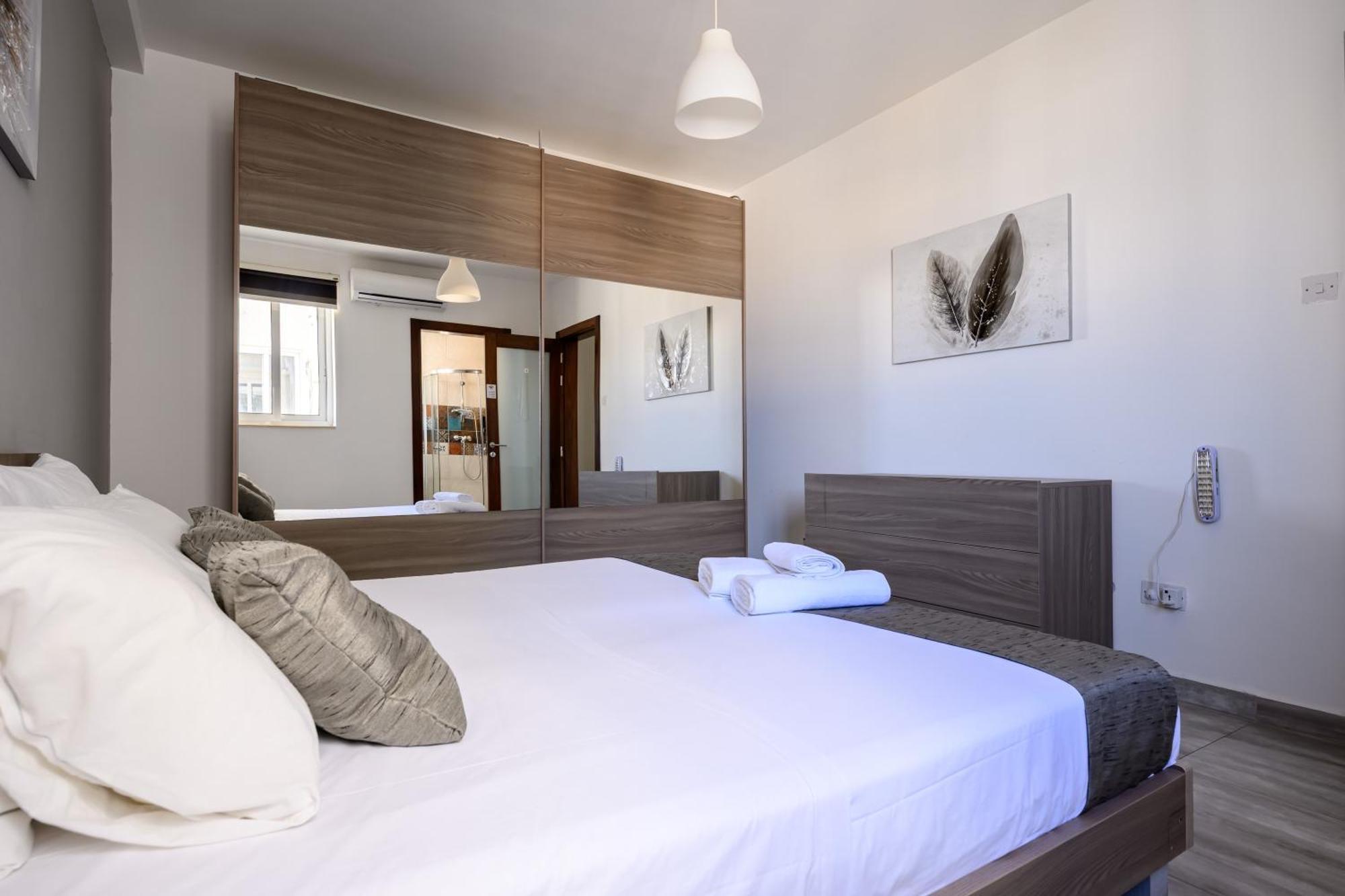 F11 Room 1, Private Double Room With Private Bathroom In Shared Flat Msida Eksteriør bilde
